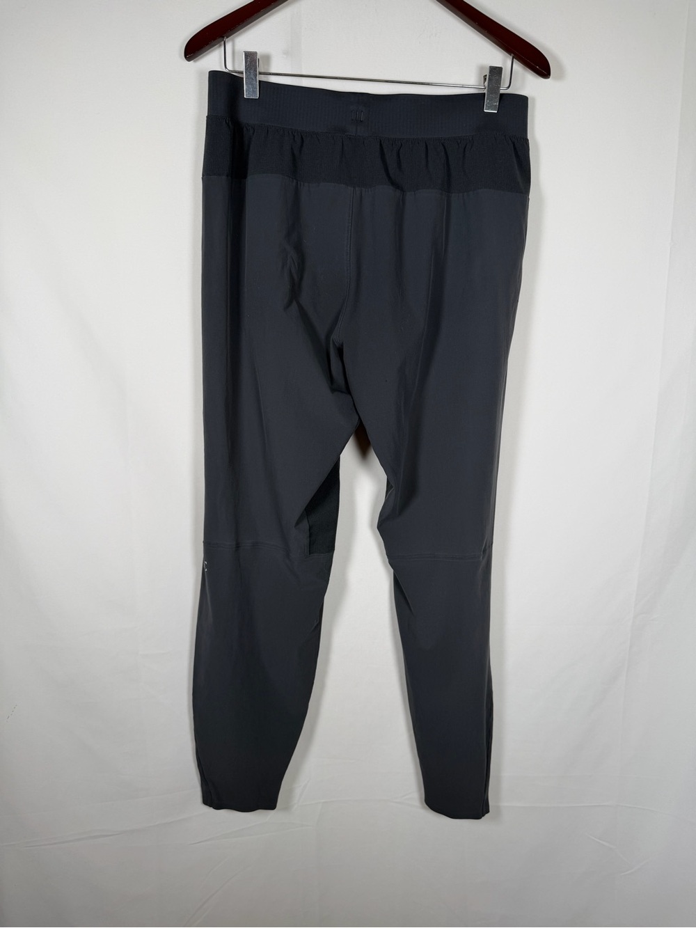 lululemon athletica Men's Dark Charcoal Joggers - Picture 4 of 5